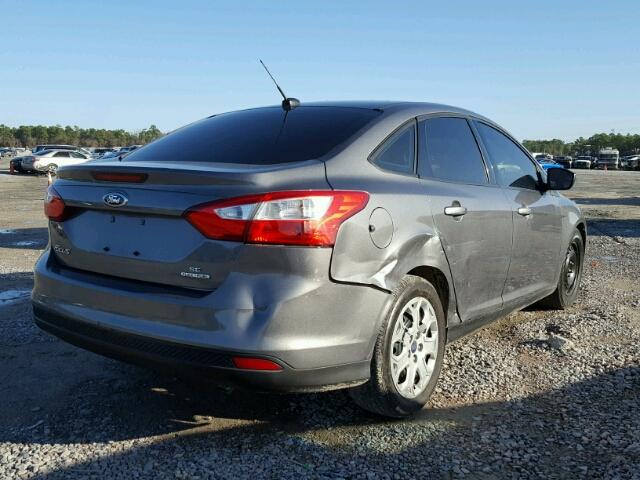 1FAHP3F23CL465826 - 2012 FORD FOCUS SE GRAY photo 4