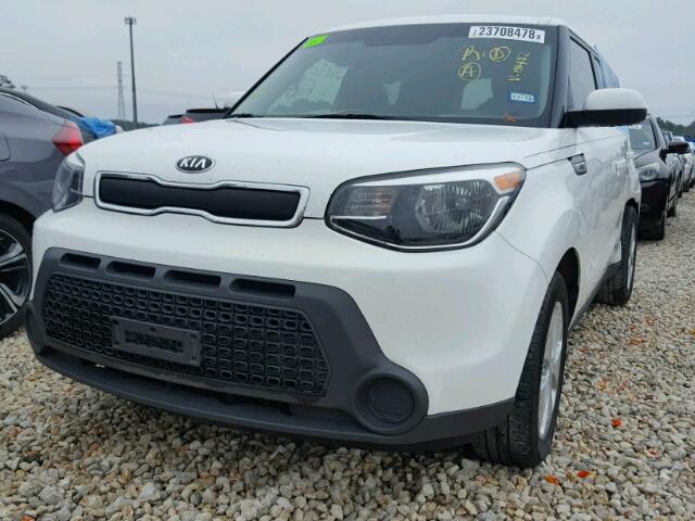 KNDJN2A28F7134482 - 2015 KIA SOUL WHITE photo 2