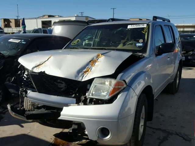 5N1AR18U46C682276 - 2006 NISSAN PATHFINDER SILVER photo 2