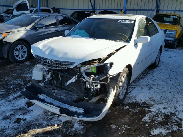 4T1BF32K62U030960 - 2002 TOYOTA CAMRY LE WHITE photo 2