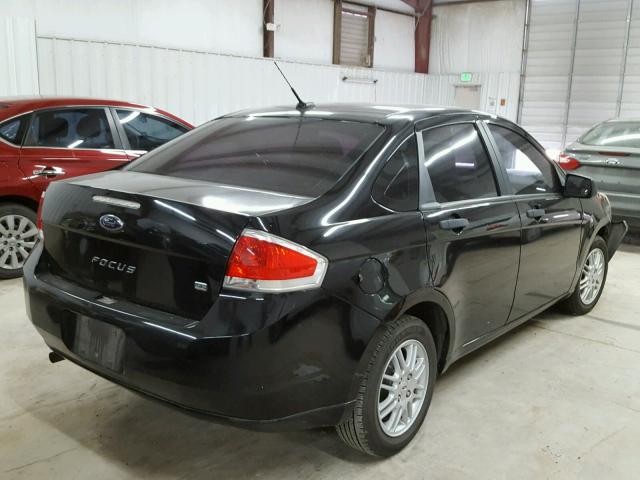 1FAHP3FN9AW296241 - 2010 FORD FOCUS SE BLACK photo 4