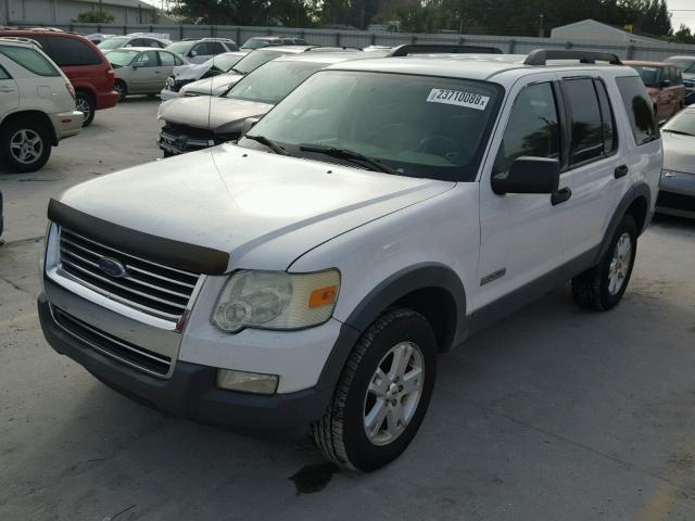 1FMEU63E56UB37310 - 2006 FORD EXPLORER X WHITE photo 2