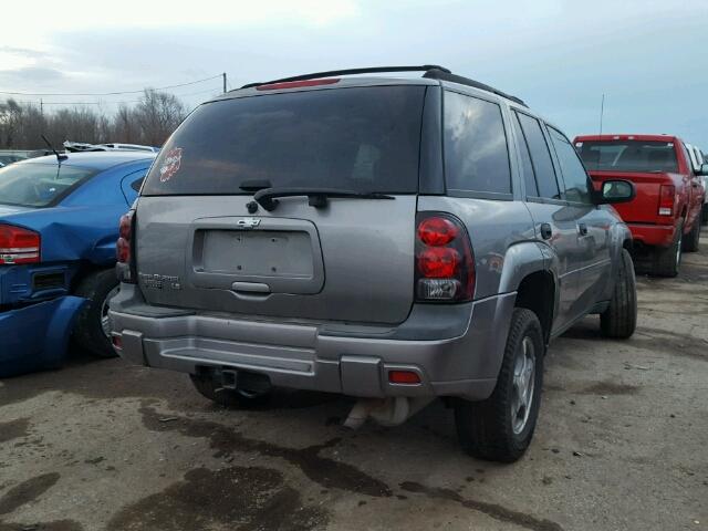 1GNDT13S872160242 - 2007 CHEVROLET TRAILBLAZE GRAY photo 4