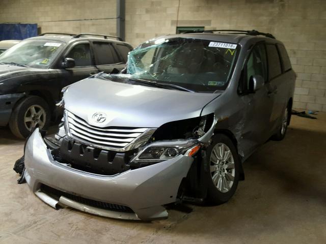 5TDYK3DC8FS572362 - 2015 TOYOTA SIENNA XLE SILVER photo 2