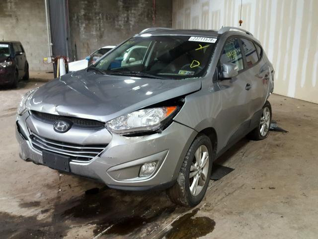 KM8JU3AC5DU705003 - 2013 HYUNDAI TUCSON GLS SILVER photo 2