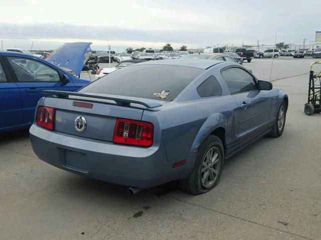 1ZVFT80N955215539 - 2005 FORD MUSTANG BLUE photo 4