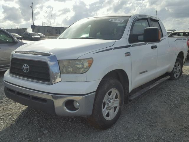 5TFRV54118X039997 - 2008 TOYOTA TUNDRA DOU WHITE photo 2