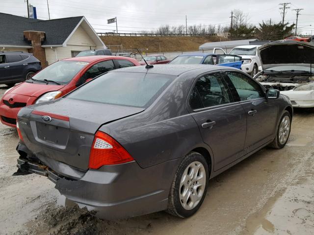 3FAHP0HA2AR237821 - 2010 FORD FUSION SE GRAY photo 4