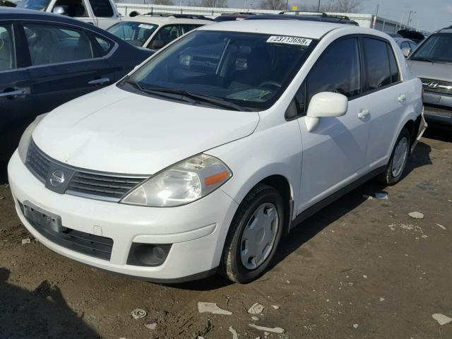 3N1BC11E09L446202 - 2009 NISSAN VERSA S WHITE photo 2