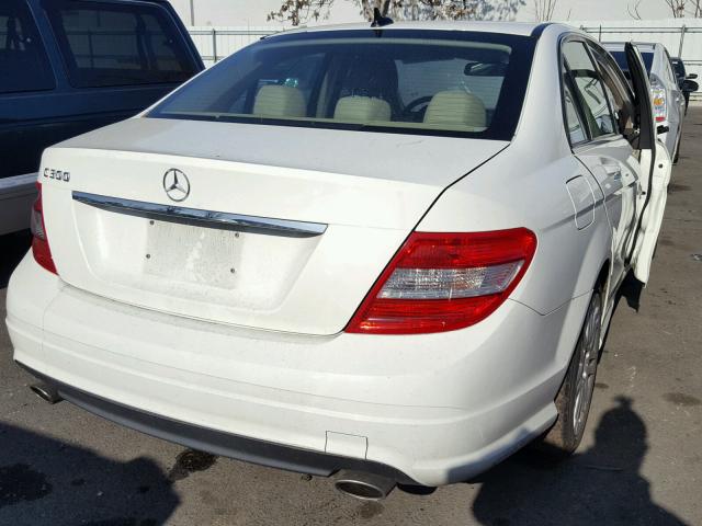 WDDGF54XX9R073425 - 2009 MERCEDES-BENZ C 300 WHITE photo 4