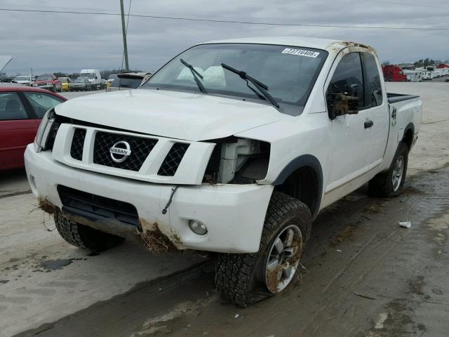 1N6AA06C38N302574 - 2008 NISSAN TITAN XE WHITE photo 2