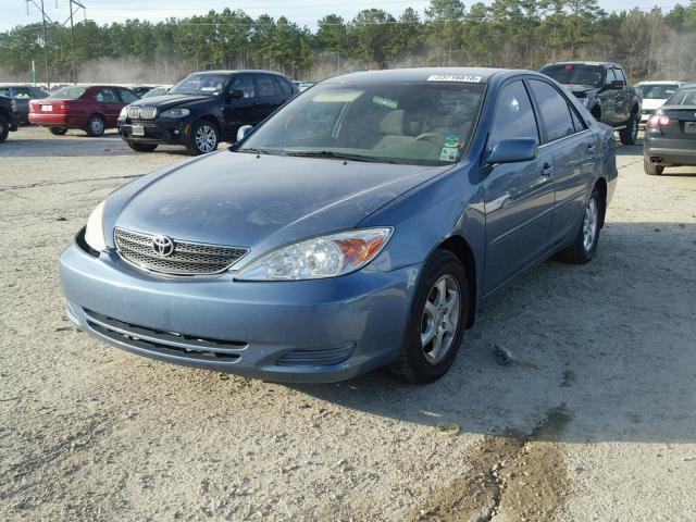 4T1BE32K74U840488 - 2004 TOYOTA CAMRY LE BLUE photo 2