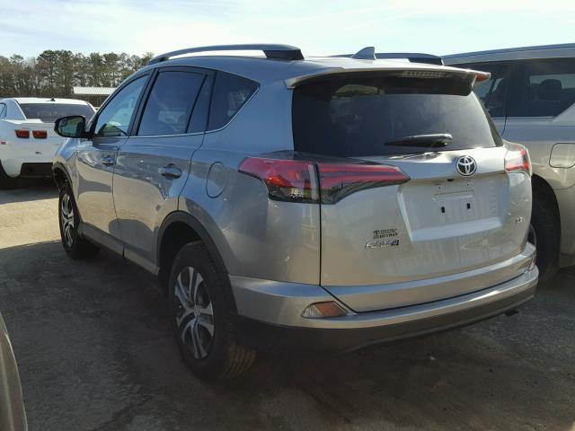 2T3ZFREV2HW400972 - 2017 TOYOTA RAV4 LE Արծաթագույն լուսանկար 3