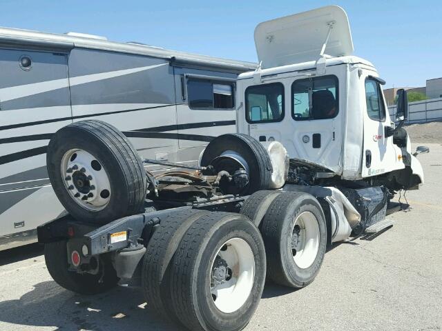 3AKJGEDV5ESFT5043 - 2014 FREIGHTLINER CASCADIA 1 WHITE photo 4