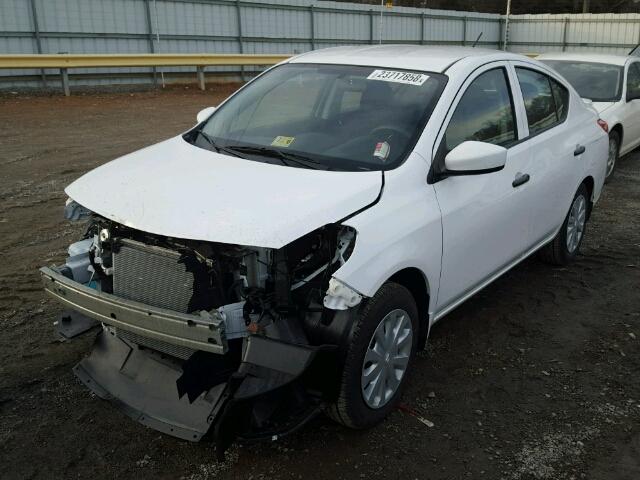 3N1CN7APXHL900506 - 2017 NISSAN VERSA S WHITE photo 2