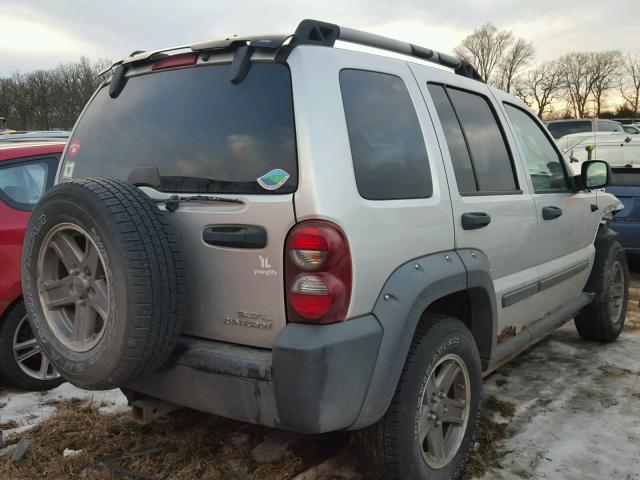1J4GL38K75W563543 - 2005 JEEP LIBERTY RE SILVER photo 4