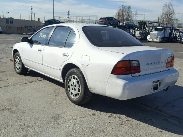 JN1CA21D2ST626483 - 1995 NISSAN MAXIMA GLE WHITE photo 3