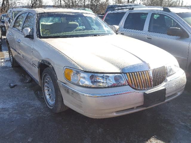 1LNHM83W22Y658411 - 2002 LINCOLN TOWN CAR C BEIGE photo 1