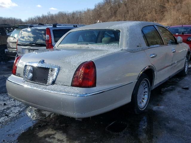 1LNHM83W22Y658411 - 2002 LINCOLN TOWN CAR C BEIGE photo 4