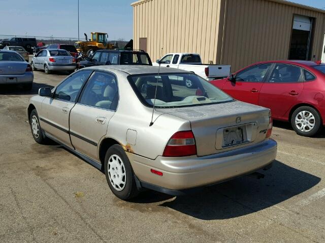 1HGCD5548RA120874 - 1994 HONDA ACCORD LX TAN photo 3