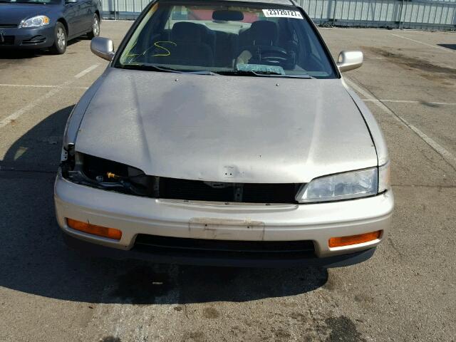 1HGCD5548RA120874 - 1994 HONDA ACCORD LX TAN photo 9