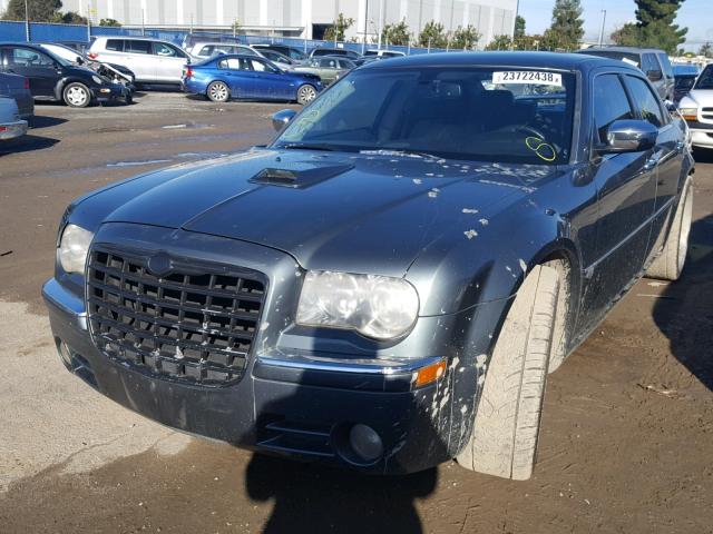 2C3KA63H46H336477 - 2006 CHRYSLER 300C BLUE photo 2