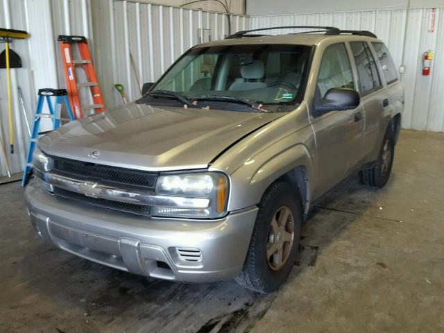 1GNDT13S562124068 - 2006 CHEVROLET TRAILBLAZE SILVER photo 2