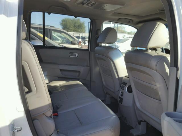 5FNYF4H9XBB054423 - 2011 HONDA PILOT TOUR WHITE photo 6