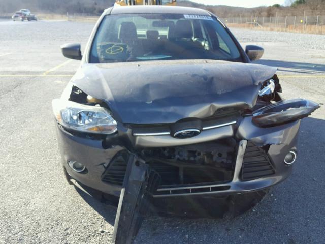 1FAHP3F2XCL426800 - 2012 FORD FOCUS SE GRAY photo 9