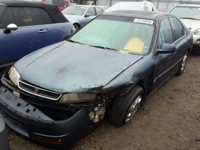 1HGCD5559TA194675 - 1996 HONDA ACCORD EX GREEN photo 2