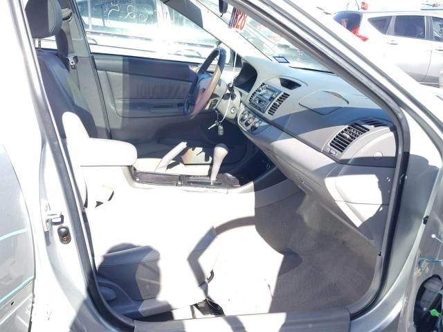 4T1BE32K82U593088 - 2002 TOYOTA CAMRY LE SILVER photo 5