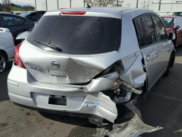 3N1BC13E89L390586 - 2009 NISSAN VERSA S SILVER photo 4