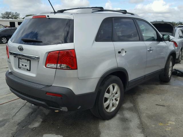 5XYKT4A6XDG356112 - 2013 KIA SORENTO LX SILVER photo 4