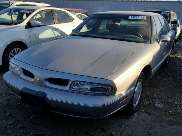 1G3HN52K4W4831602 - 1998 OLDSMOBILE 88 BASE BEIGE photo 2