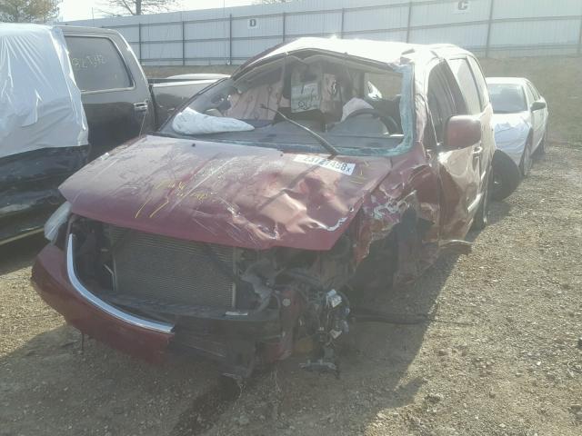 2A4RR5DG1BR688031 - 2011 CHRYSLER TOWN & COU RED photo 2