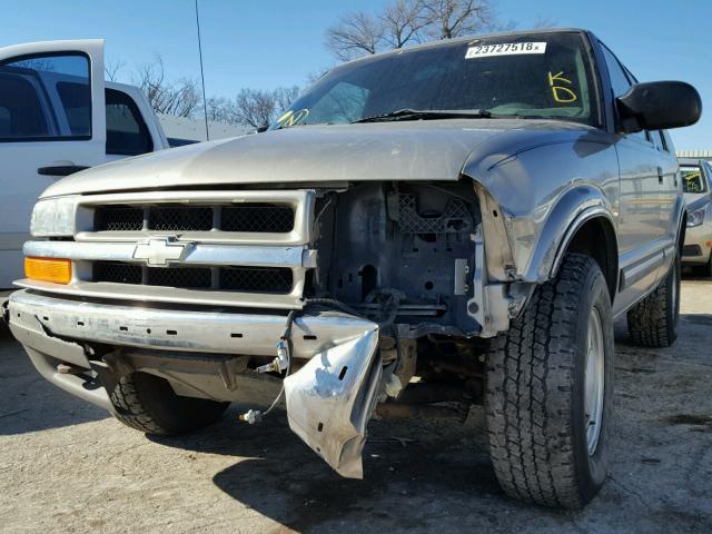 1GNDT13W01K251063 - 2001 CHEVROLET BLAZER TAN photo 9