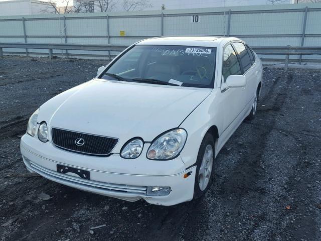 JT8BH68X1W0012932 - 1998 LEXUS GS 400 WHITE photo 2