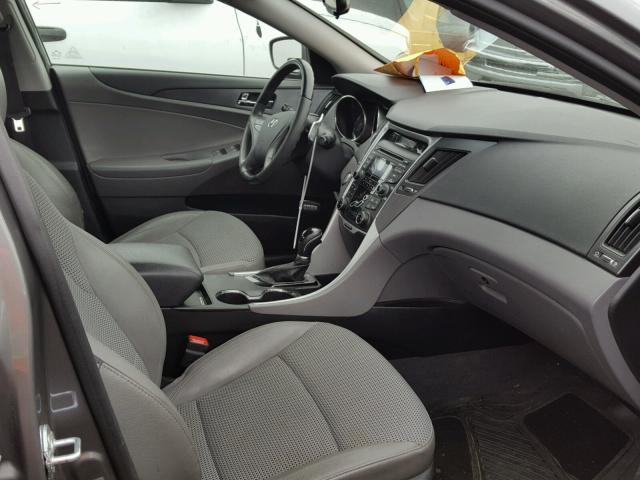 5NPEC4AB8CH429012 - 2012 HYUNDAI SONATA SE GRAY photo 5