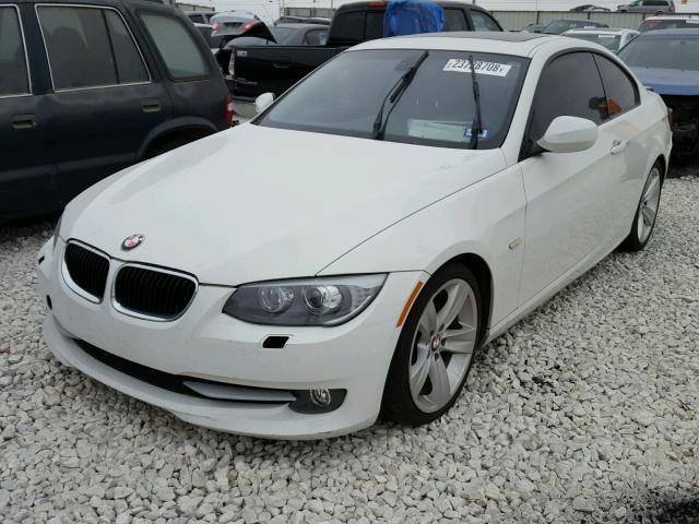 WBAKE5C57BE574175 - 2011 BMW 328 I SULE WHITE photo 2