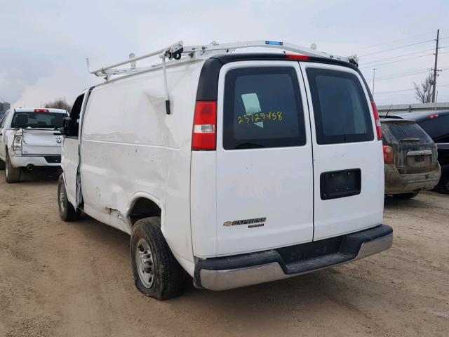 1GCWGAFF1G1227483 - 2016 CHEVROLET EXPRESS G2 WHITE photo 3