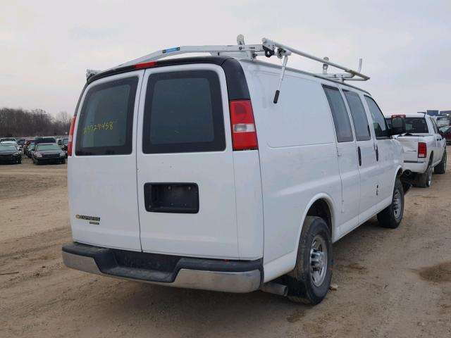 1GCWGAFF1G1227483 - 2016 CHEVROLET EXPRESS G2 WHITE photo 4