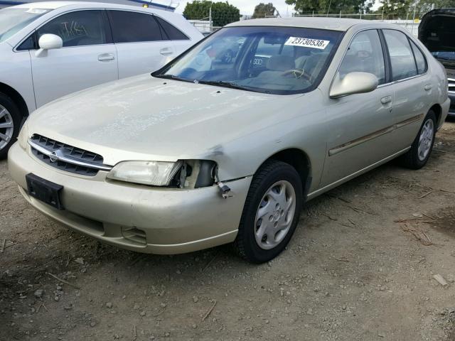 1N4DL01DXWC155050 - 1998 NISSAN ALTIMA XE GOLD photo 2