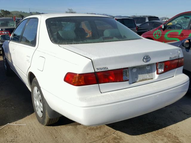 JT2BG22K2Y0465429 - 2000 TOYOTA CAMRY CE WHITE photo 3