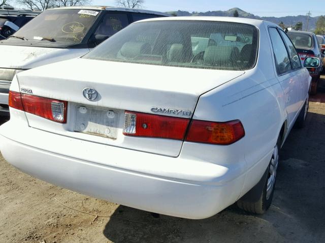 JT2BG22K2Y0465429 - 2000 TOYOTA CAMRY CE WHITE photo 4