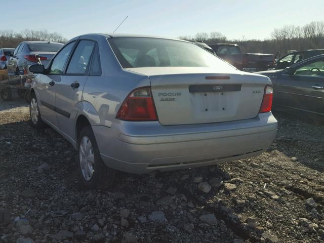 1FAFP34N35W166665 - 2005 FORD FOCUS ZX4 SILVER photo 3