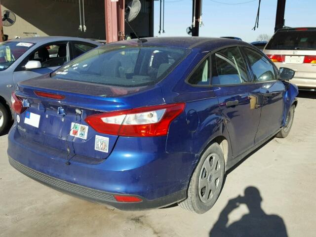 1FAHP3E22CL262413 - 2012 FORD FOCUS S BLUE photo 4