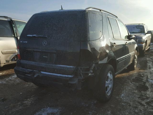 4JGAB54E72A354575 - 2002 MERCEDES-BENZ ML 320 BLACK photo 4