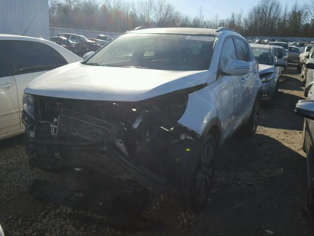 KNDPC3A29B7038084 - 2011 KIA SPORTAGE E WHITE photo 2