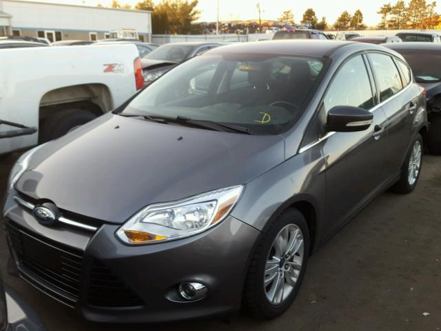 1FAHP3M26CL183831 - 2012 FORD FOCUS SEL GRAY photo 2