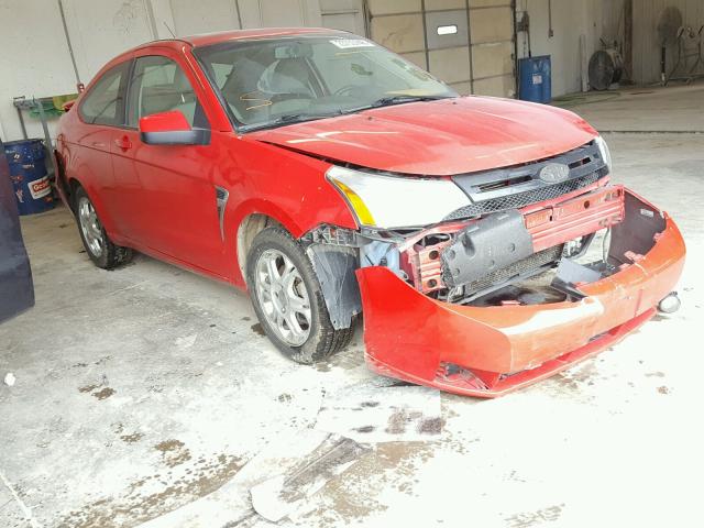 1FAHP33N28W124292 - 2008 FORD FOCUS SE RED photo 1